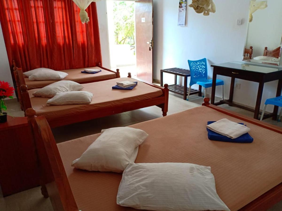 Hotel Senora Катарагама Екстериор снимка