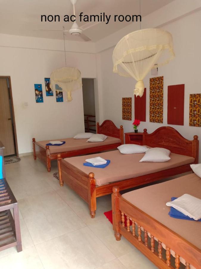 Hotel Senora Катарагама Екстериор снимка