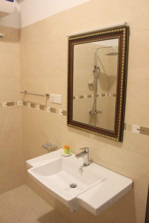 Hotel Senora Катарагама Екстериор снимка