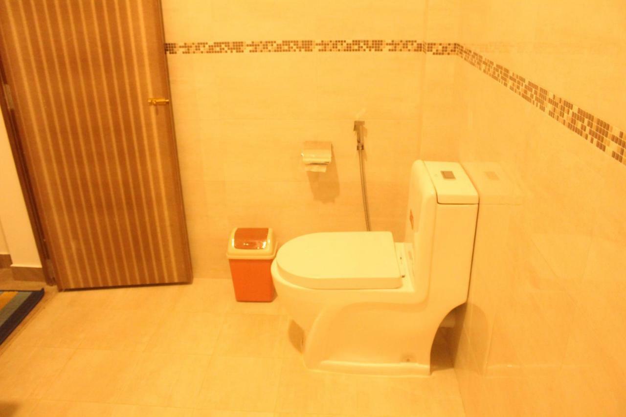 Hotel Senora Катарагама Екстериор снимка