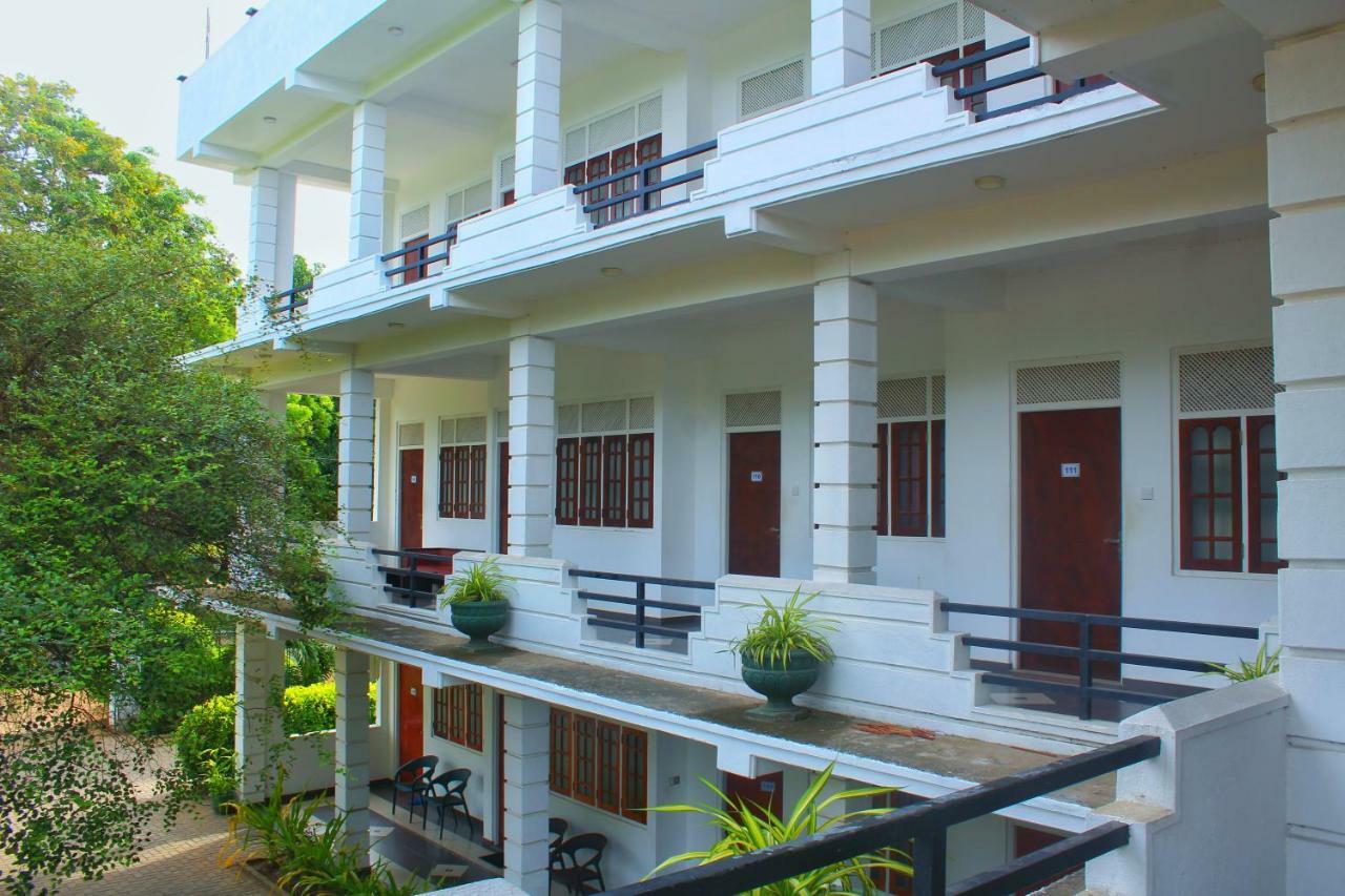 Hotel Senora Катарагама Екстериор снимка